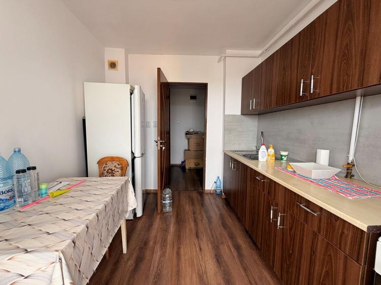 Apartament cu 3 camere în Crângași