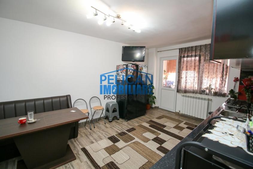 Apartament cu 4 camere decomandat, mobilat în Central