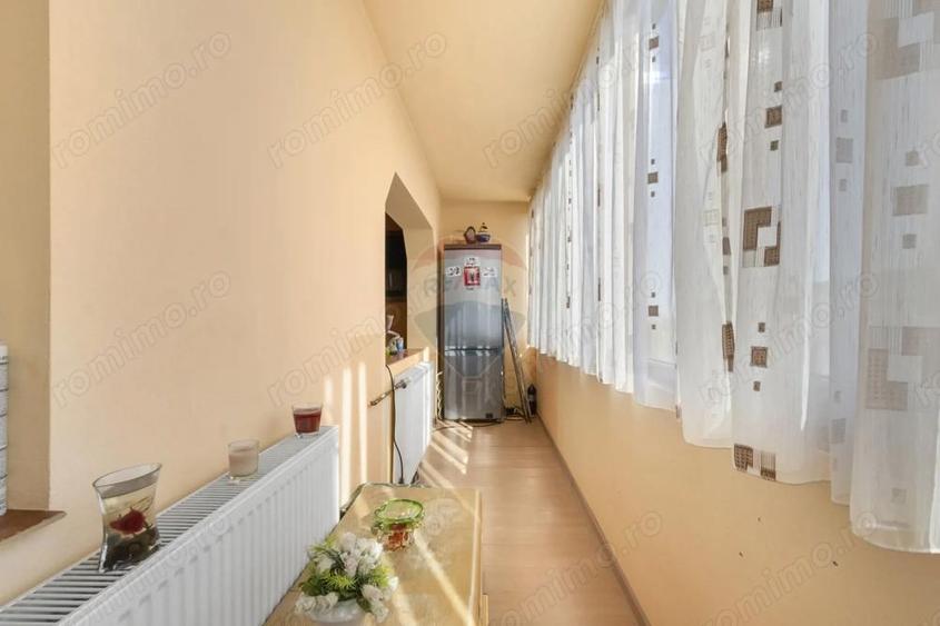 Apartament cu 5 camere decomandat, mobilat în Micălaca