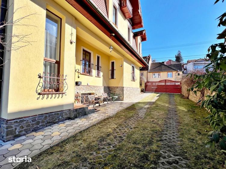 Casă cu 6 camere cu Teren 999 Mp în Ștrand