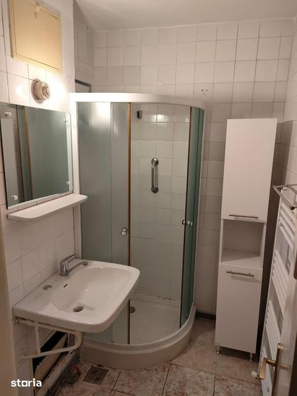 Apartament cu 4 camere decomandat în Podu Roș