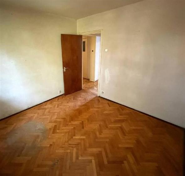 Apartament cu 4 camere decomandat în Băneasa
