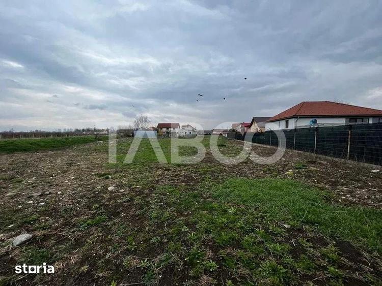 Teren intravilan de vanzare cu PUZ 948 mp cu vedere la padure in Sibiu - 1