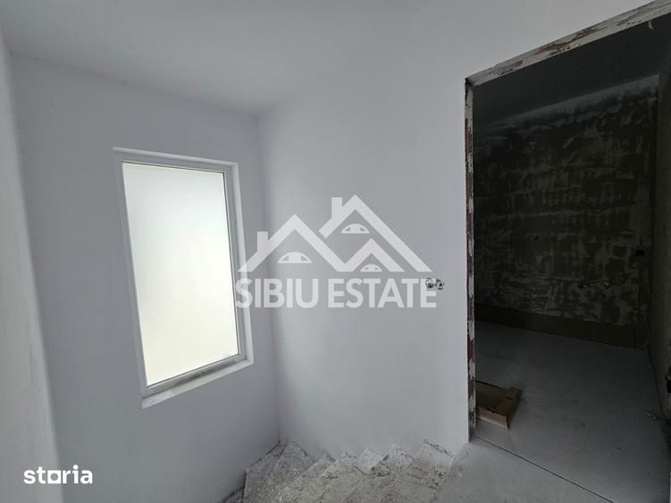 Casă cu 5 camere cu Teren 280 Mp în Central