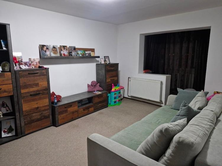 Apartament cu 3 camere decomandat, mobilat în Central