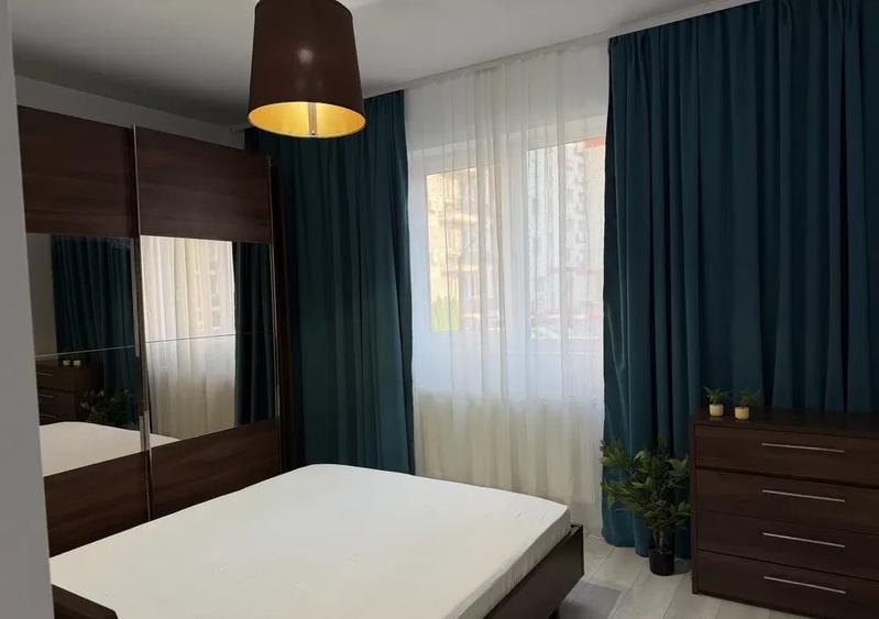 Apartament cu 3 camere, mobilat în Păcii