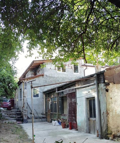 Casă cu 3 camere în Central