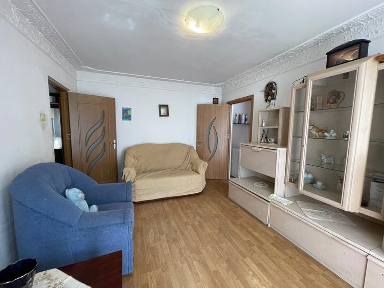 Apartament cu 3 camere semidecomandat în Păcurari