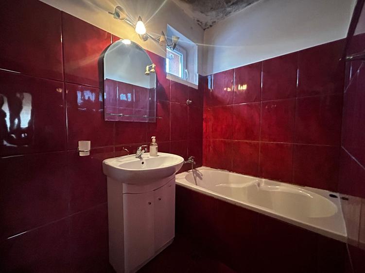 Casă individuală cu 3 camere cu Canalizare în Ultracentral