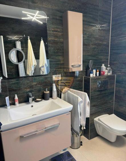 Penthouse cu 3 camere decomandat, mobilat în Costinești