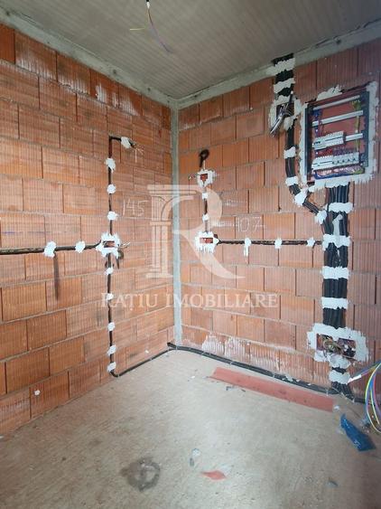 Casă individuală cu 4 camere cu Canalizare în Sântandrei