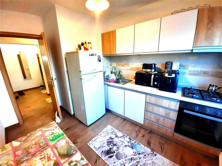 Apartament cu 2 camere decomandat în Palazu Mare