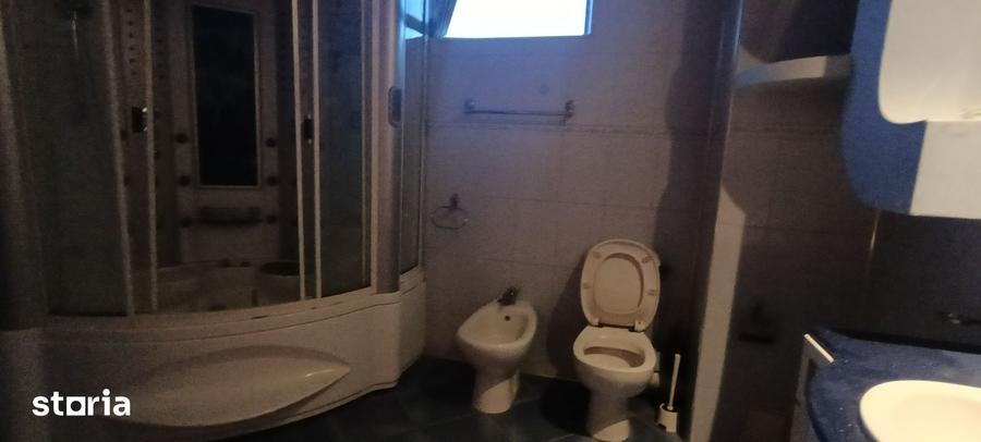 Casă cu 5 camere cu Teren 270 Mp în Central