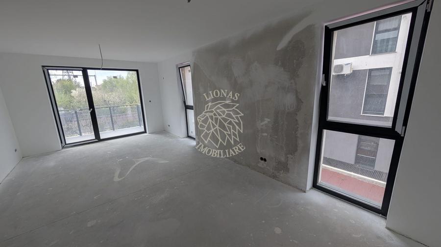 Apartament cu 3 camere semidecomandat în Calea Moldovei