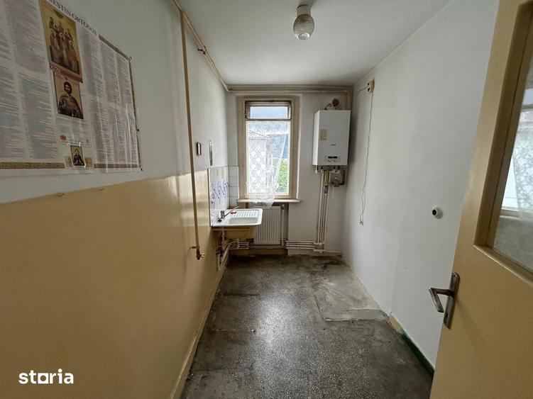 De vanzare Apartament cu 2 camere, decomandat, bv dacia etaj 4 - 10