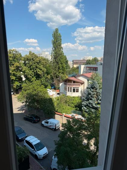 Apartament cu 2 camere decomandat în Titan