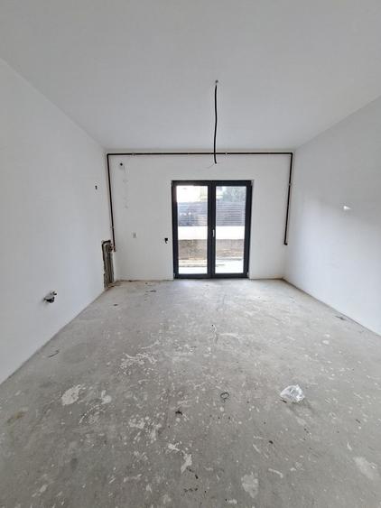 Casă individuală cu 4 camere cu Teren 170 Mp în Ostratu