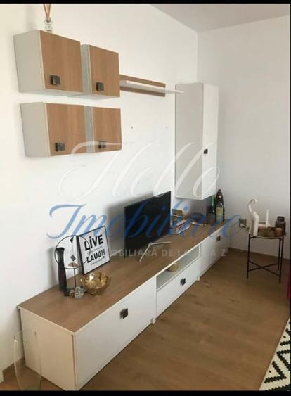 Apartament cu 3 camere semidecomandat, mobilat în Florești