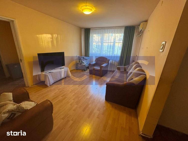 Apartament cu 3 camere semidecomandat în Ozana