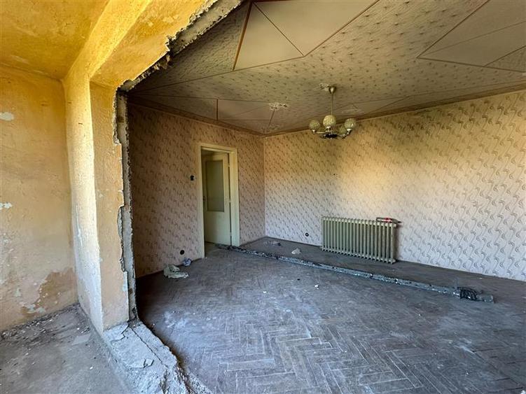 Apartament cu 3 camere semidecomandat în Micro II