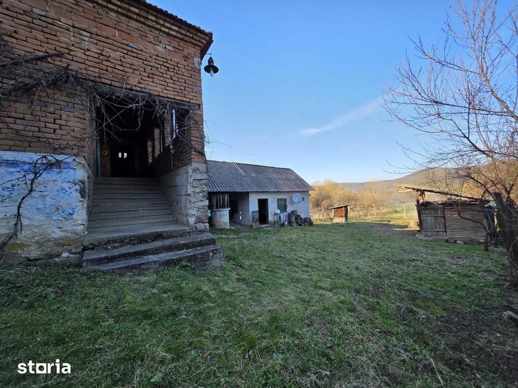 Casă cu 4 camere cu Teren 1887 Mp în Burjuc