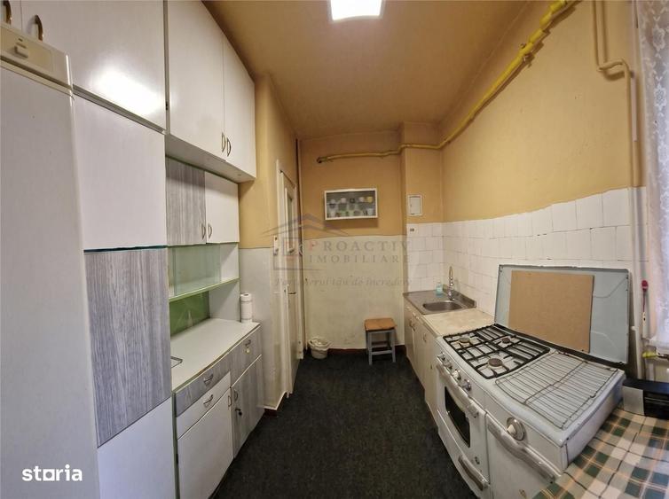 Apartament cu 3 camere semidecomandat în Sud