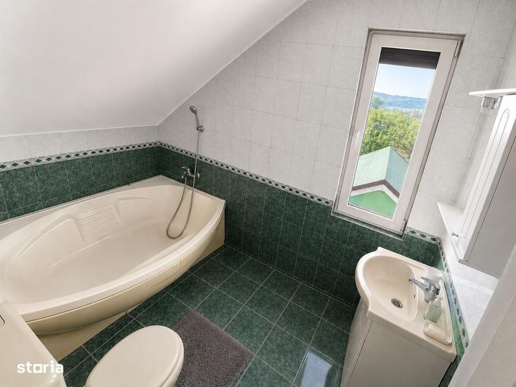 Casă cu 4 camere decomandat în Fughiu