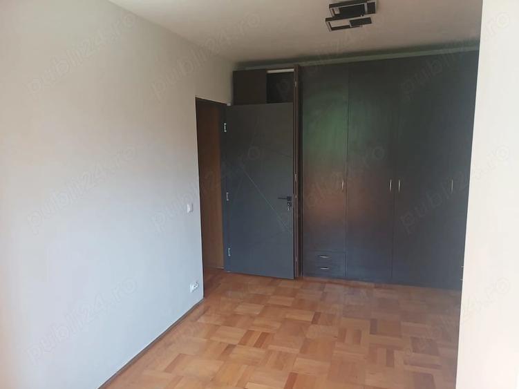Apartament cu 3 camere semidecomandat în Titan