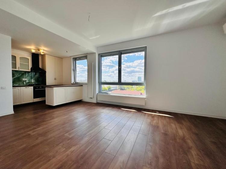 Apartament cu 3 camere semidecomandat, mobilat în Dămăroaia