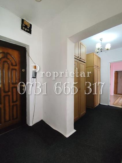 Apartament cu 3 camere semidecomandat în Tei