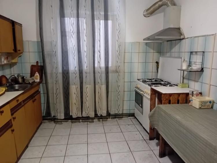Casă cu 3 camere în 1 Decembrie