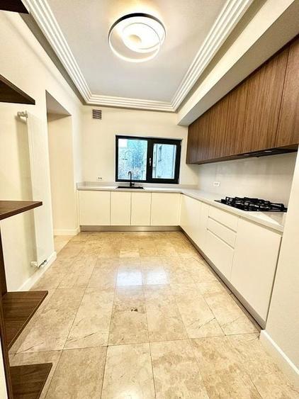 Apartament cu 4 camere în Capitale