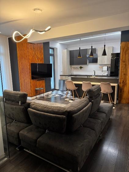 Apartament cu 2 camere decomandat, mobilat în Florilor