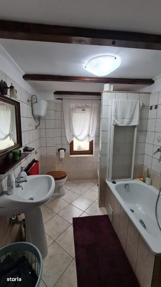 Casă cu 4 camere în Central