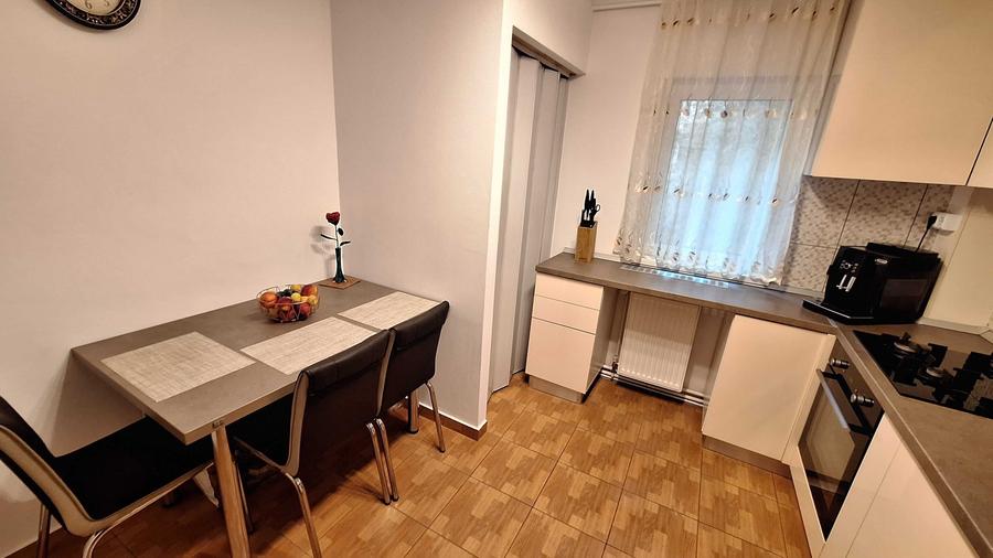 Apartament cu 4 camere decomandat în Complex Studențesc