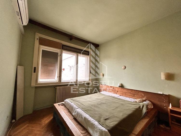 Apartament cu 4 camere decomandat în Central