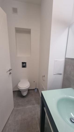 Apartament cu 5 camere decomandat, mobilat în Primăverii