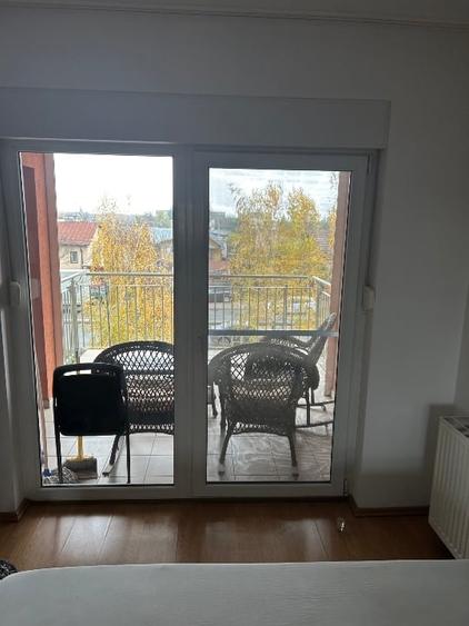 Apartament cu 3 camere semidecomandat, mobilat în Central