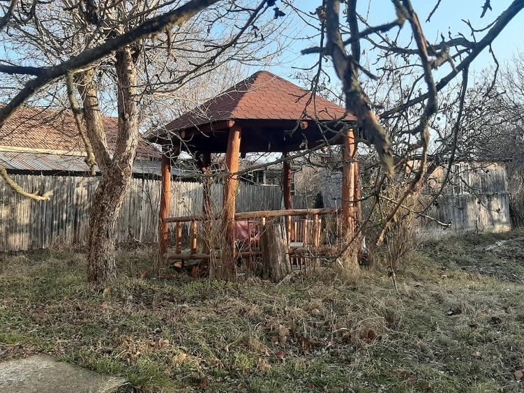 Casă cu 2 camere cu Teren 2000 Mp în Joseni