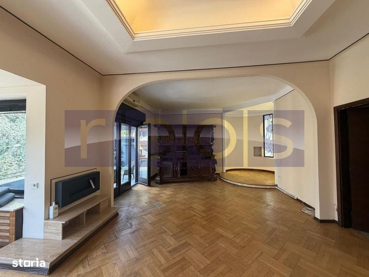 Spațiu comercial, de 221 mp, în Romană