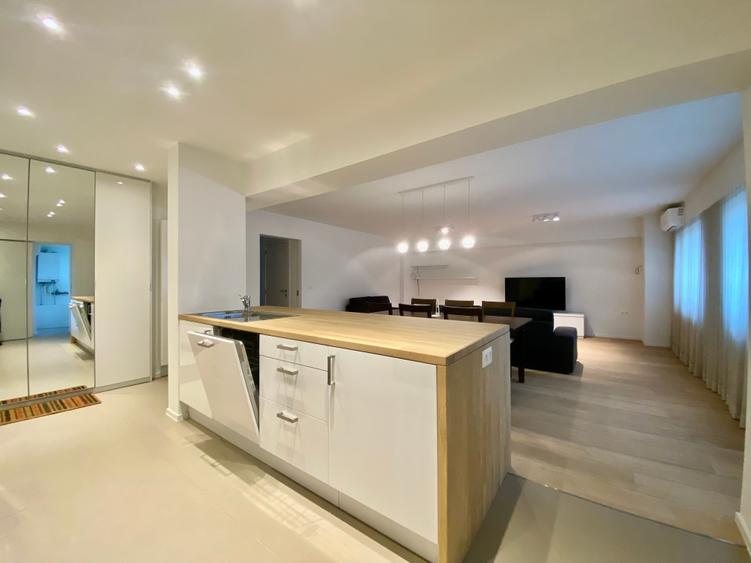 Apartament cu 3 camere decomandat în Nord-Est
