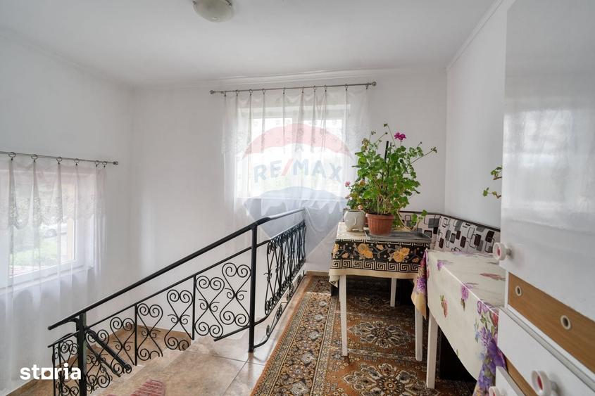 Casă cu 6 camere cu Teren 416.37 Mp în Bartolomeu