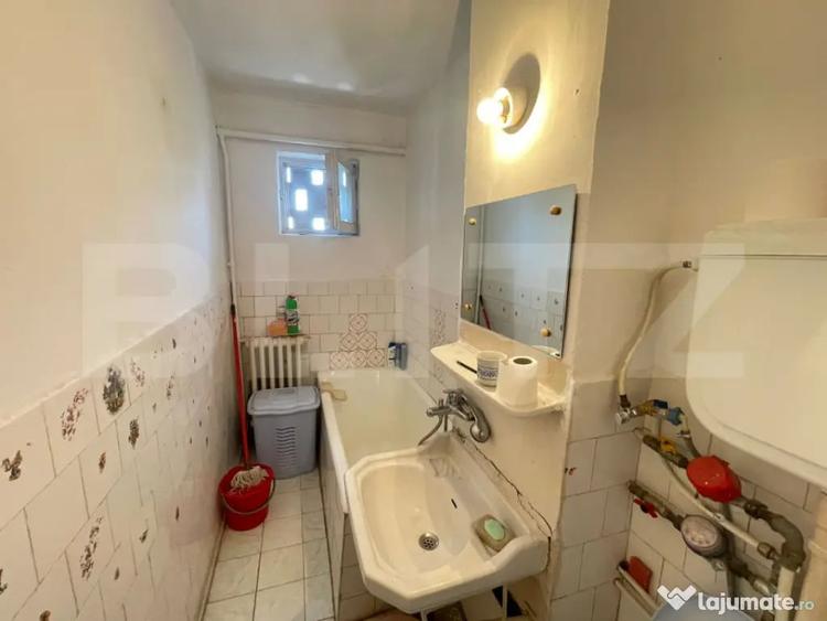 Apartament cu 2 camere semidecomandat, mobilat în Craiovița Nouă