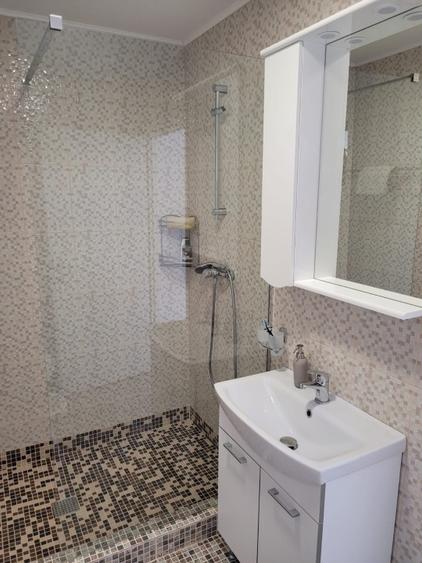 Casă individuală cu 5 camere cu Teren 838 Mp în Central