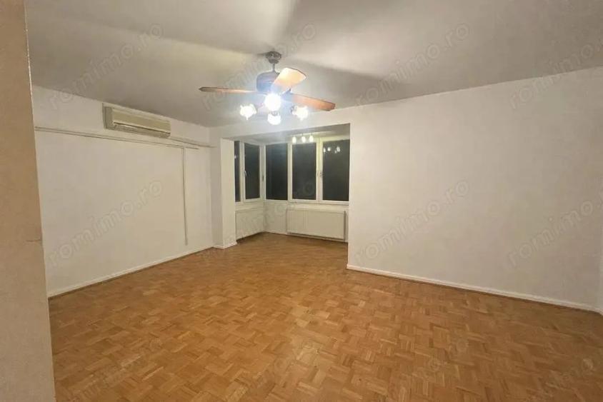 Apartament cu 3 camere semidecomandat în Tudor
