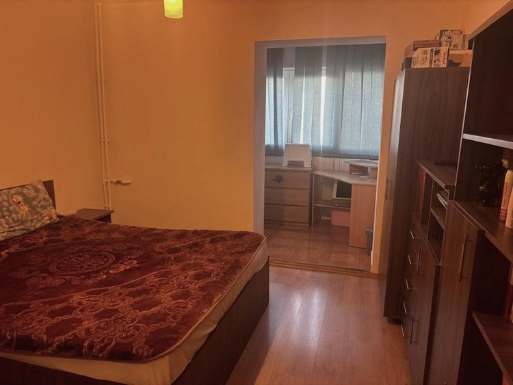 Apartament cu 3 camere decomandat, mobilat în P-ța Unirii