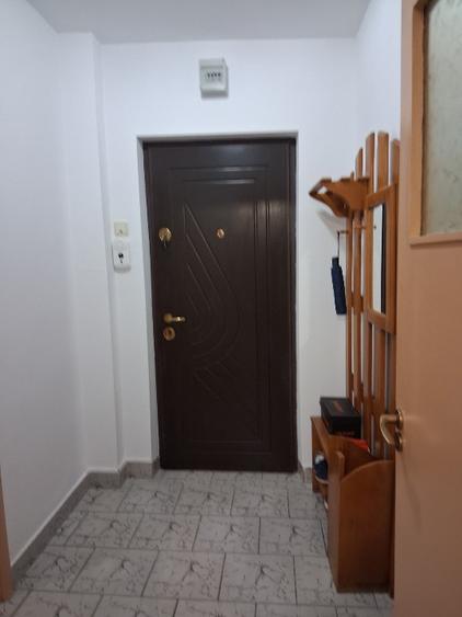 Apartament cu 2 camere semidecomandat în Baba Novac