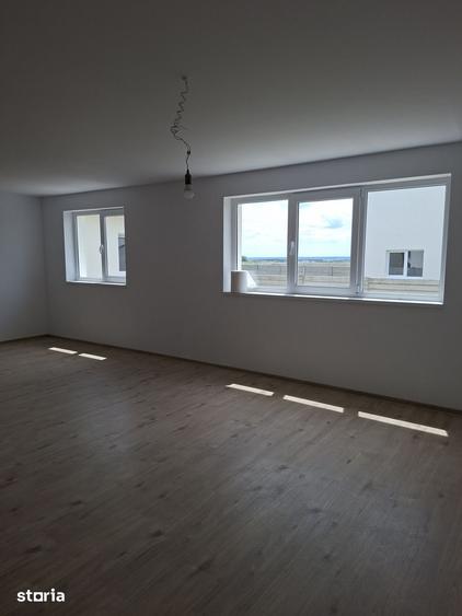 Casă cu 5 camere cu Teren 613 Mp în Malu Mare
