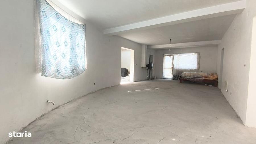 Casă cu 4 camere cu Teren 518 Mp în Central