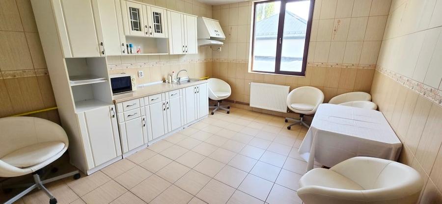 Apartament cu 4 camere decomandat în Băneasa